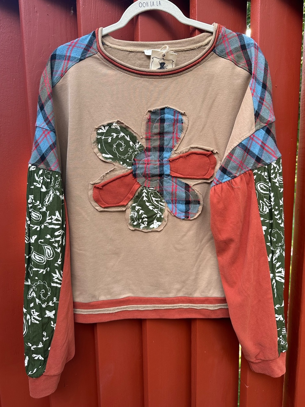 NWT Easel Patchwork Flower Long-Sleeve Top - Tan & Rust - Size M